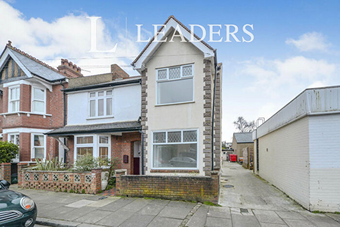 2 Bedroom End Of Terrace House To Rent In Sandfield Road, AL1