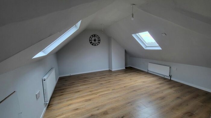 3 Bedroom Flat To Rent In Great West Road, Osterley, Isleworth, TW7