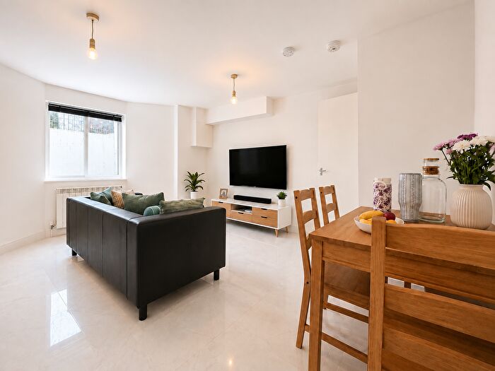 1 Bedroom Flat To Rent In Longley Road, Tooting, SW17