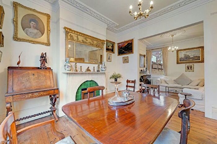 3 Bedroom Terraced House For Sale In Ashmount Road, London, N19