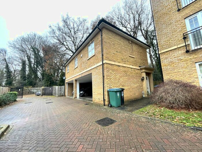 2 Bedroom Flat To Rent In Elliot Road, Watford, WD17