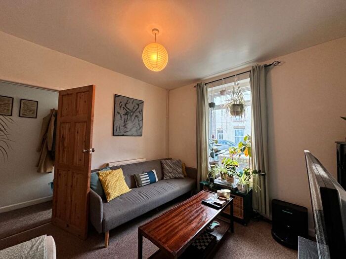 2 Bedroom End Of Terrace House To Rent In King Street, Kingswood, Bristol, BS15