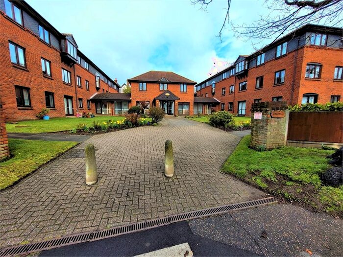 2 Bedroom Apartment For Sale In Imperial Avenue, Chalkwell, Chalkwell, SS0