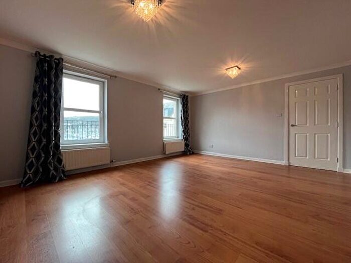 2 Bedroom Flat To Rent In Harbour Square, Inverkip, PA16