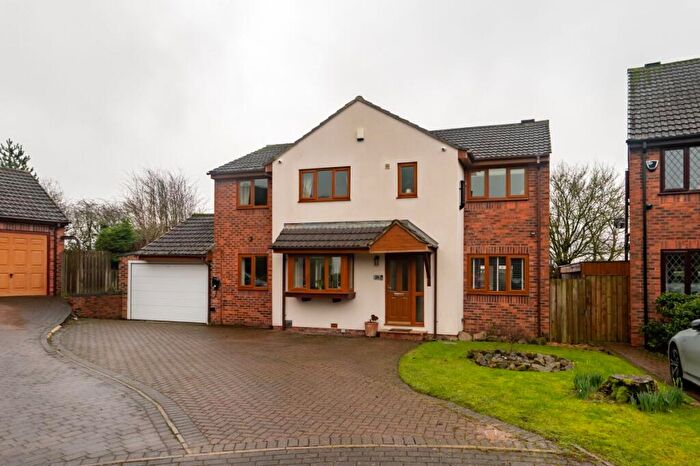 4 Bedroom Detached House For Sale In Paddock Drive, Drighlington, BD11