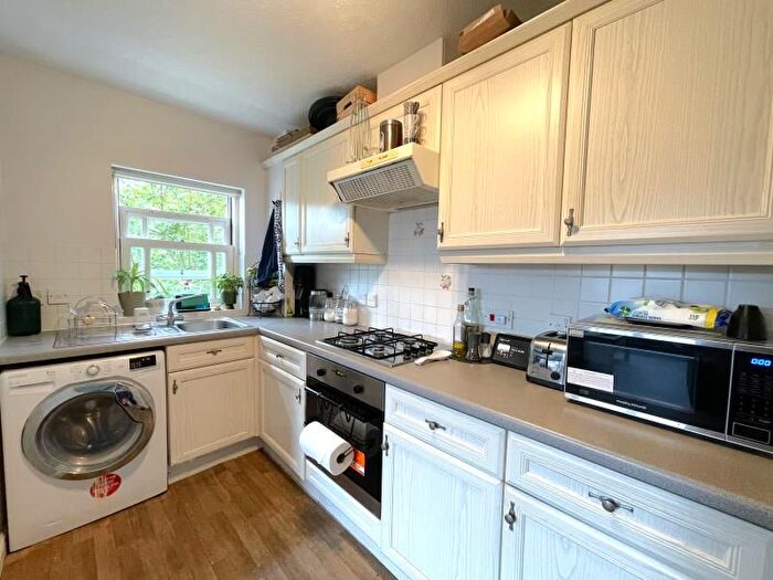1 Bedroom Flat To Rent In St. Lukes Square, Guildford, GU1