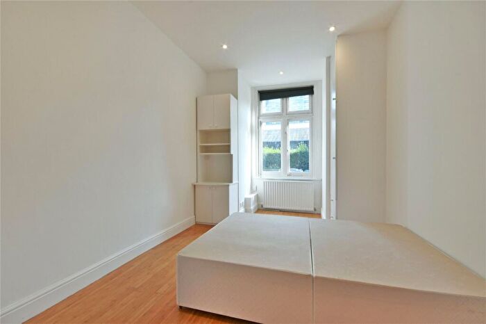 Studio To Rent In Brondesbury Villas, Queens Park, NW6