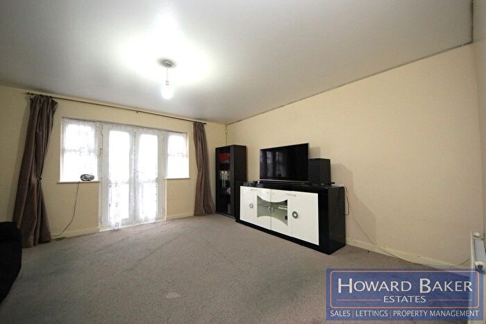 5 Bedroom Town House To Rent In De Havilland Road, Edgware, HA8