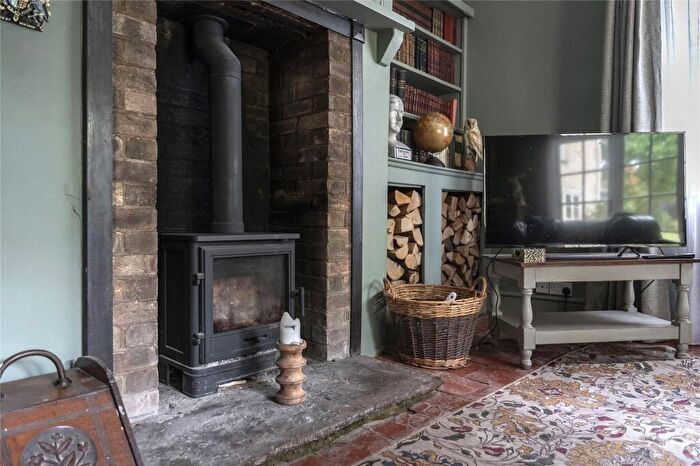 6 Bedroom Semi-Detached House For Sale In Mill Lane, Islip, Northamptonshire, NN14