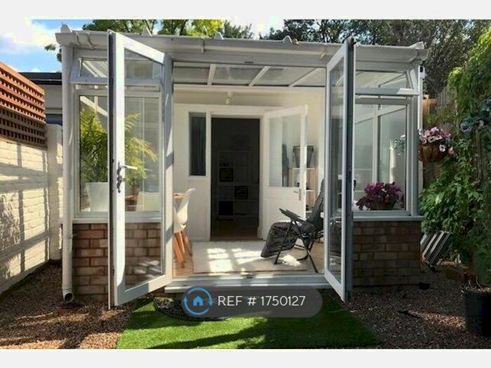 1 Bedroom Bungalow To Rent In Queens Road, Watford, WD17