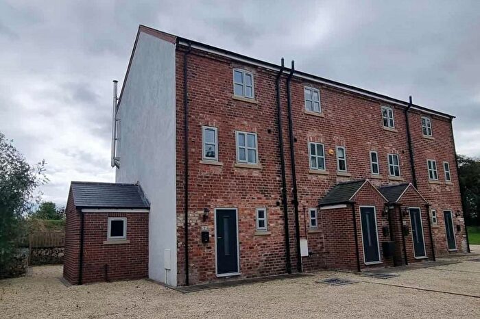 2 Bedroom Town House For Sale In Spring Cottages, Bridge Lane, Rawcliffe Bridge, DN14