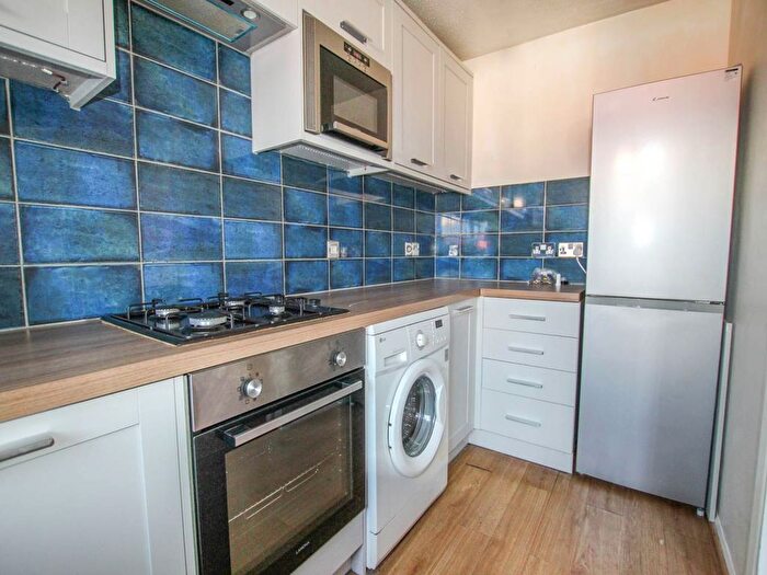 1 Bedroom Flat To Rent In Tawny Close, Feltham, Middlesex, TW13