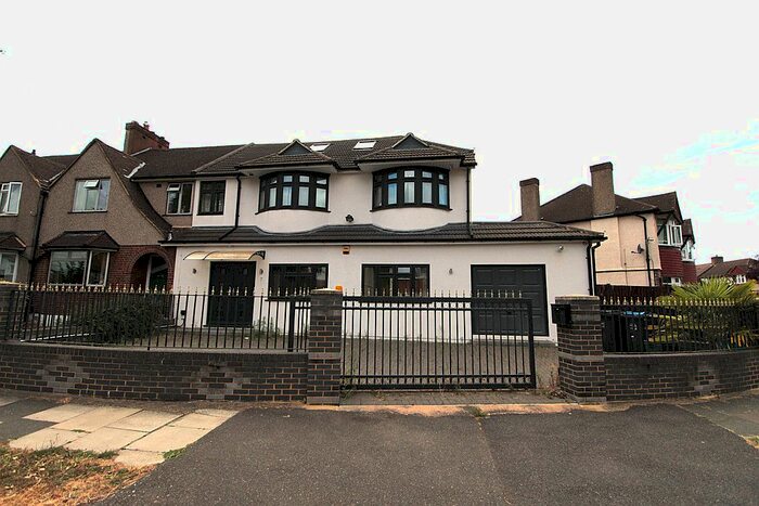 5 Bedroom Semi-Detached House To Rent In Thurleston Avenue, Morden, SM4