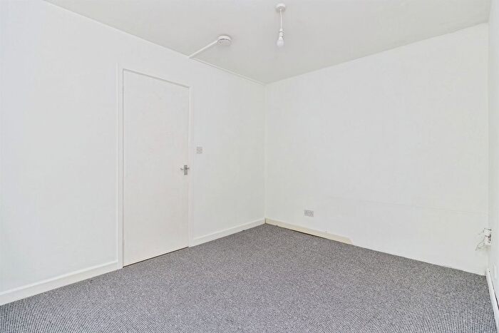 2 Bedroom Flat For Sale In Stanmore Tor, Paignton, TQ3