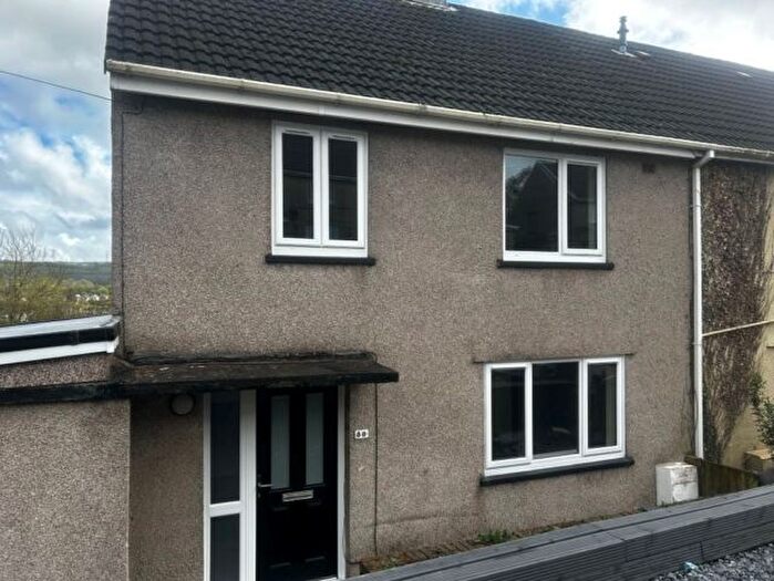 3 Bedroom Semi Detached House To Rent In Heol Llethryd, Pontyberem, SA15