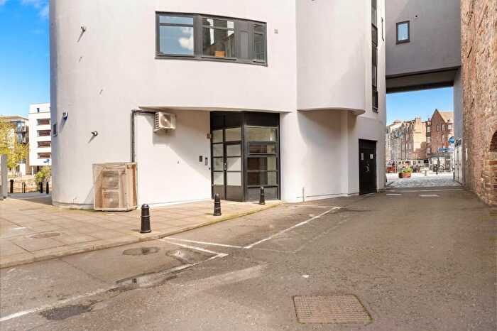 2 Bedroom Flat For Sale In / Shore, Edinburgh, EH6