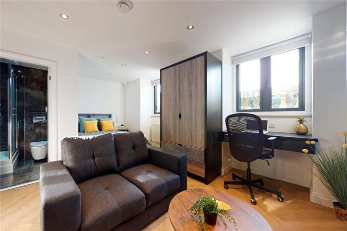 1 Bedroom Apartment To Rent In Apt, South Parade #, LS1