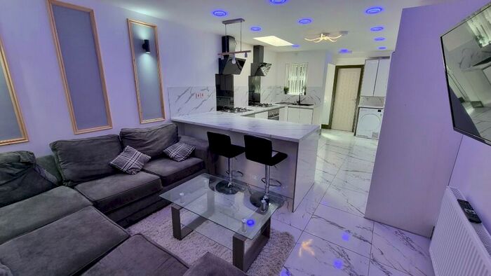 6 Bedroom Detached House To Rent In Alton Road, Birmingham, B29