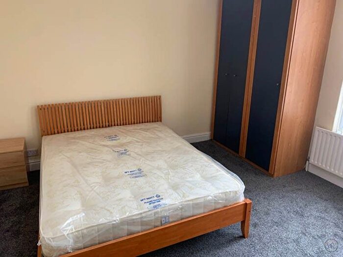 5 Bedroom Semi Detached House To Rent In Blandford Grove, Leeds, LS2