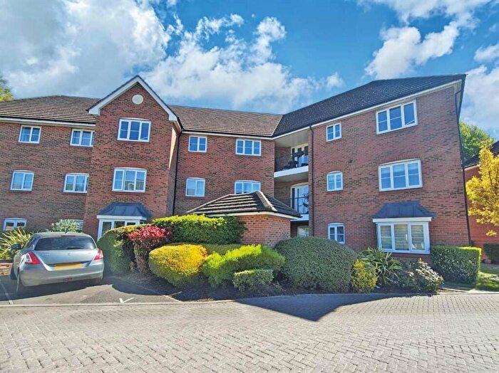 2 Bedroom Flat For Sale In Rydons Way, Redhill, RH1