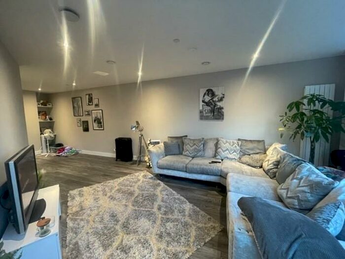 1 Bedroom Apartment To Rent In Victoria Avenue, Southend-On-Sea, SS2