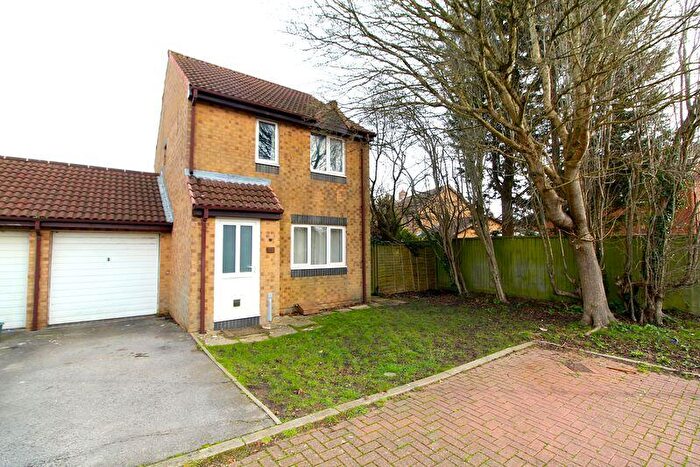 3 Bedroom Link Detached House For Sale In Winsbury Way, Bradley Stoke, BS32