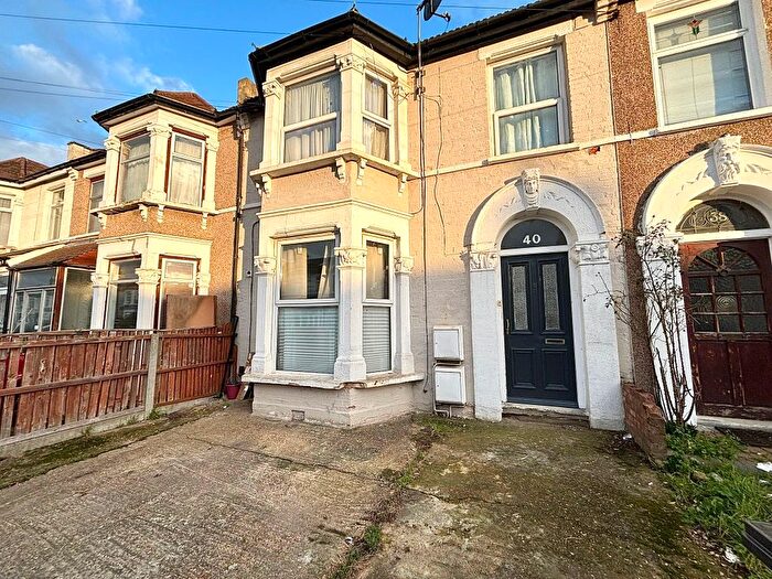 2 Bedroom Flat To Rent In Pembroke Road, Ilford, IG3