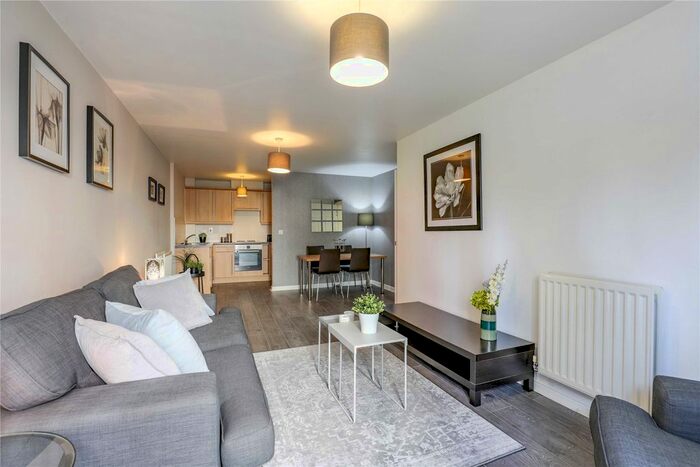 2 Bedroom Flat To Rent In Malcolm Place, Caversham Road, Reading, Berkshire, RG1