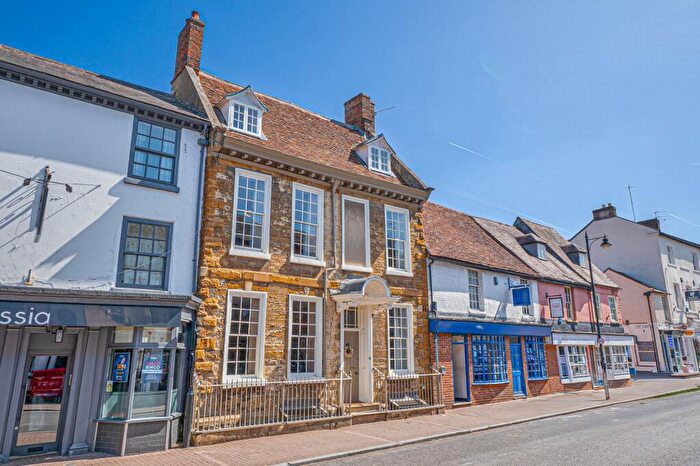 5 Bedroom Town House For Sale In High Street, Stony Stratford, MK11