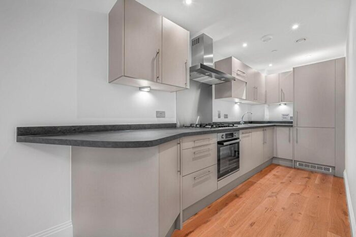 2 Bedroom Flat To Rent In Meridian Point, Creek Road, SE8