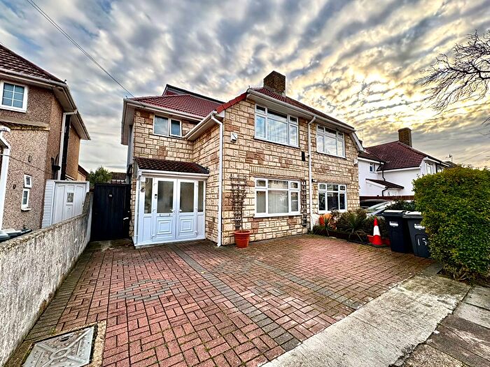 4 Bedroom Semi-Detached House For Sale In Granville Avenue, Hounslow, TW3