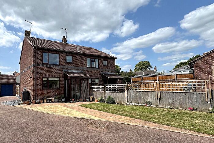 3 Bedroom Semi-Detached House For Sale In Walnut Paddocks, Harby, LE14