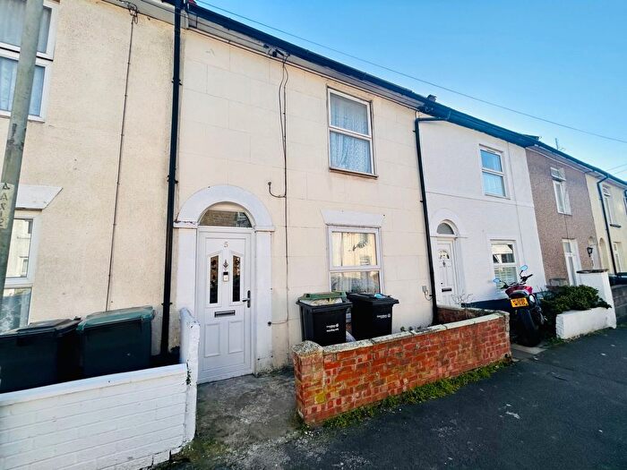 3 Bedroom Terraced House For Sale In Arthur Street, Gravesend, DA11