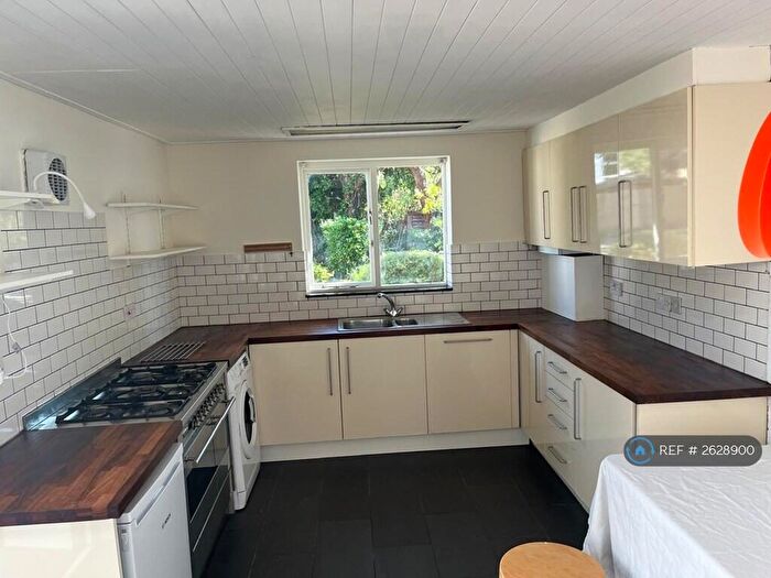 2 Bedroom Flat To Rent In Alexandra Road, London, N8