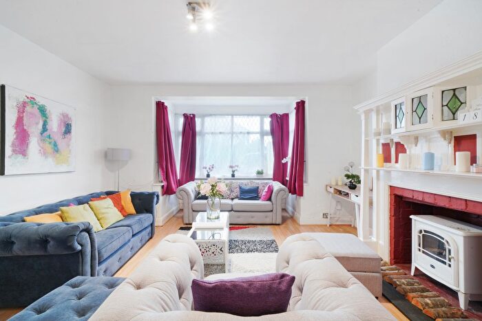 5 Bedroom Semi-Detached House For Sale In Kingsway, Wembley, HA9