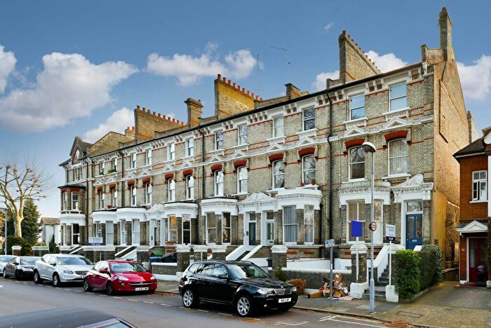 2 Bedroom Flat To Rent In St. Andrew's Square, Surbiton, KT6