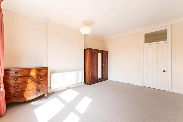 3 Bedroom Flat To Rent In Prince Of Wales Drive, Battersea, SW11