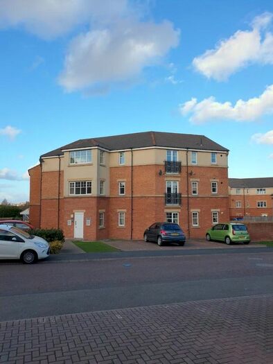 2 Bedroom Flat To Rent In Redgrave Close, St James Village, Gateshead, NE8