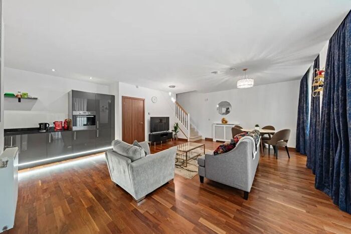 3 Bedroom Flat To Rent In Christchurch Way, London, SE10