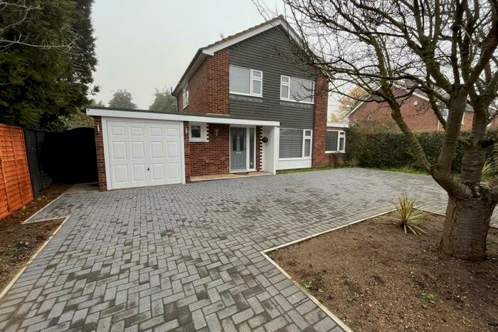 3 Bedroom Detached House To Rent In Chertsey, KT16