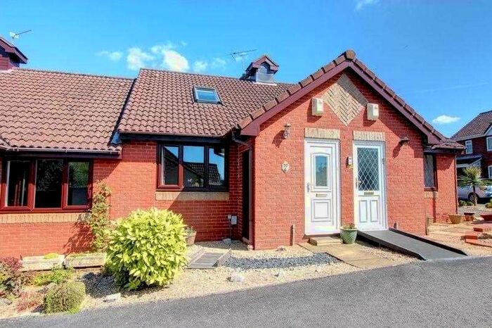 2 Bedroom Terraced House To Rent In Nutfield Road, Rownhams, Southampton, SO16