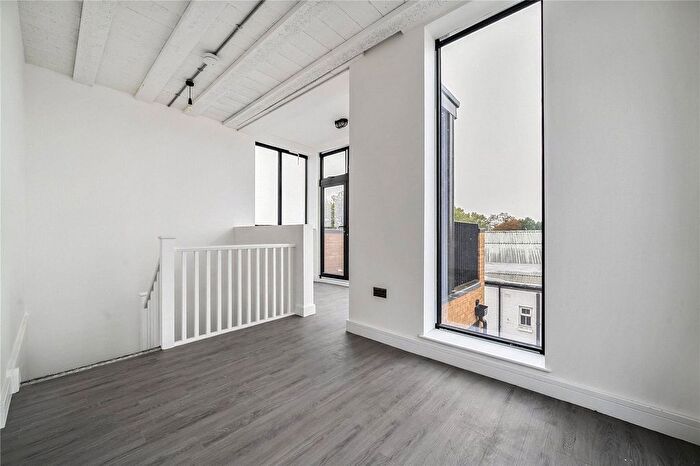 1 Bedroom Flat For Sale In Palmers Mews, Trade Close, Palmers Green, London, N13