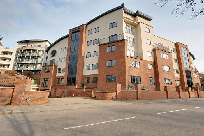 2 Bedroom Flat To Rent In Brook Street, Tring, HP23