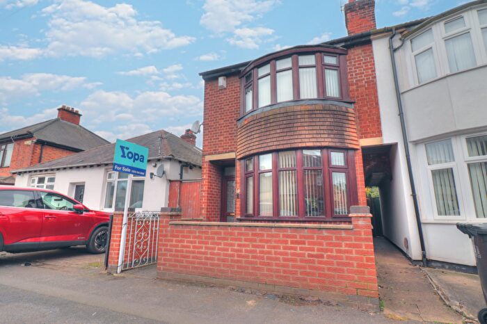 3 Bedroom Town House For Sale In Huntingdon Road, Leicester, LE4