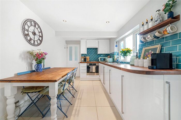 1 Bedroom Flat To Rent In Archdale Road, East Dulwich, London, SE22