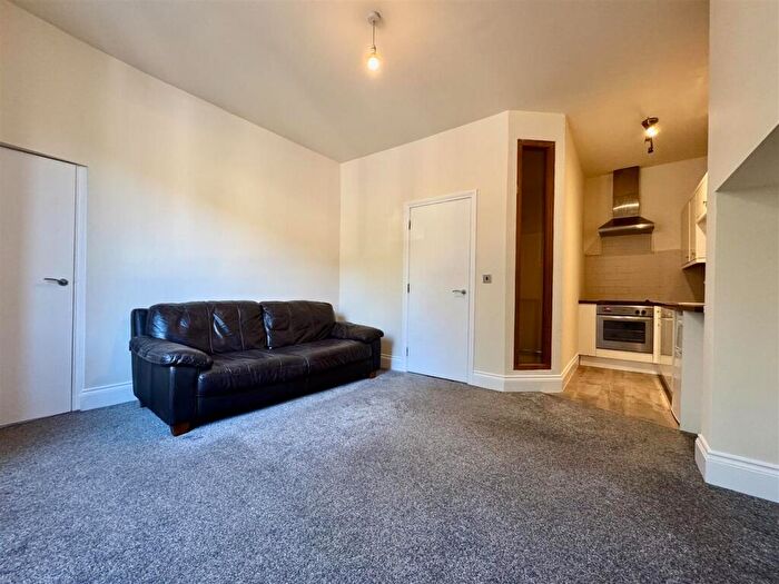 1 Bedroom Character Property To Rent In Huddersfield Road, Holmfirth, HD9
