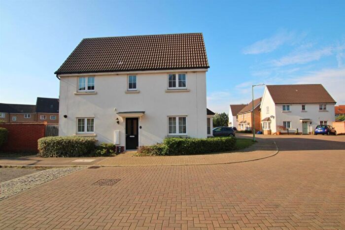 3 Bedroom Semi Detached House To Rent In Tulip Way, Red Lodge, Bury St. Edmunds, IP28