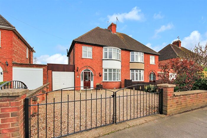3 Bedroom Semi-Detached House For Sale In Senwick Road, Wellingborough, NN8
