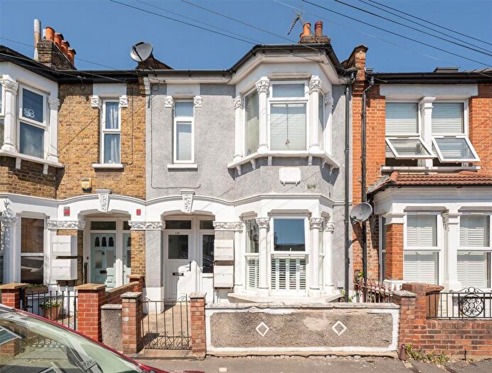 2 Bedroom Flat For Sale In Pearcroft Road, Leytonstone, E11