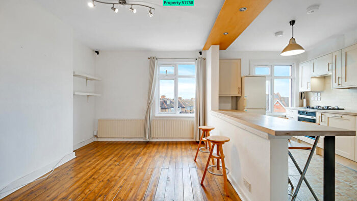 3 Bedroom Flat For Sale In Muswell Road, London, N10